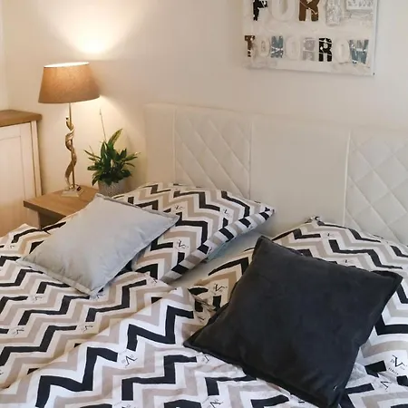 Апартаменты 2 Bedroom Beautiful In *
